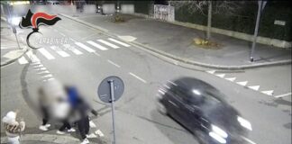 Milano, sfregiarono 31enne durante aggressione. Due misure cautelari
