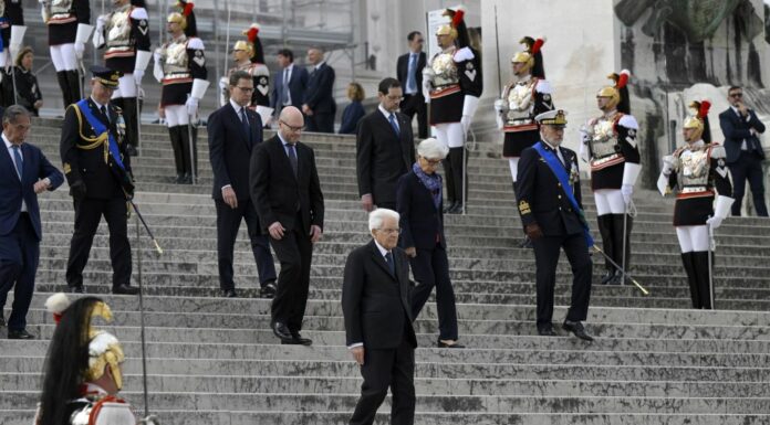 25 Aprile, Mattarella depone corona di fiori all’Altare della Patria