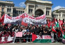 25 Aprile, piazza Duomo a Milano gremita di manifestanti pro Palestina