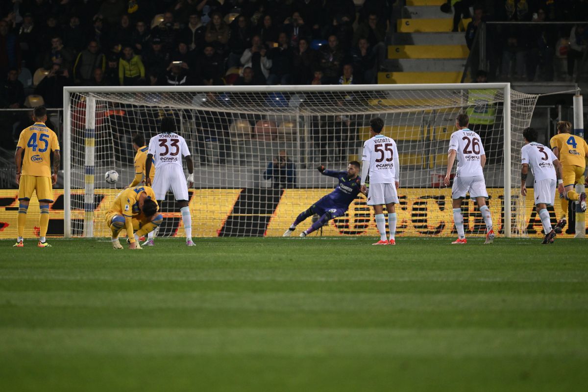 Il Frosinone torna a vincere e manda la Salernitana in B