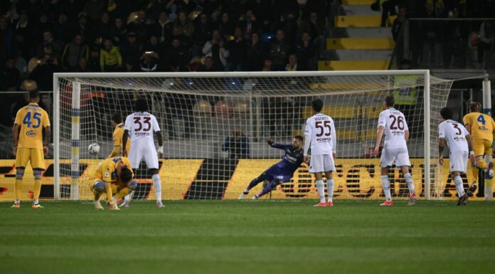 Il Frosinone torna a vincere e manda la Salernitana in B