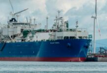 Rigassificatore, visita Toti e vertici Snam su nave Olt Lng “Toscana”