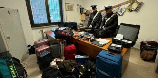 Turisti derubati, refurtiva recuperata nel Campo nomadi dell’Albuccione