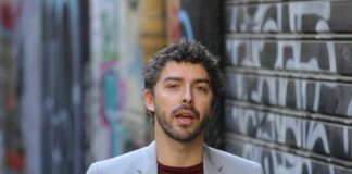 Foto di La Russa a testa in giù, bufera sul post di Michele Riondino