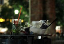 Stretta sulla movida a Milano, da domani stop vendita a bevande in vetro o lattine