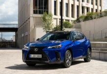 Lexus lancia il nuovo UX 300h 2024