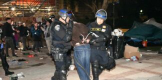 عشرات الاعتقالات في جامعة كاليفورنيا.. و بايدن: أحترم الاحتجاجات لا العنف