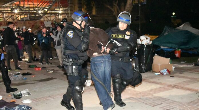 Usa, decine di arresti al Campus Ucla. Biden “Rispetto proteste, ma no violenze”