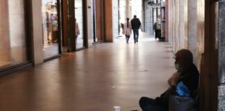 Il 22,8% degli italiani a rischio povertà o esclusione sociale
