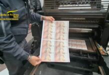 Scoperta a Napoli banda di falsari, sette arrestati