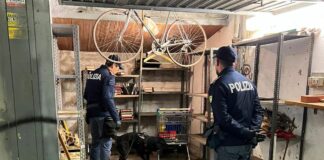 Blitz antidroga a Tor Bella Monaca, perquisizioni e bonifica in piazza di spaccio