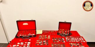 Reperti e monete antiche consegnati al Museo Archeologico di Reggio Calabria