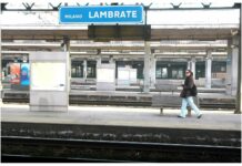 Poliziotto accoltellato alla stazione di Milano Lambrate, è grave