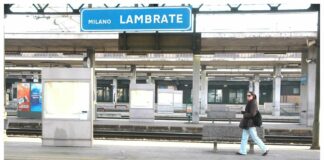Poliziotto accoltellato alla stazione di Milano Lambrate, è grave