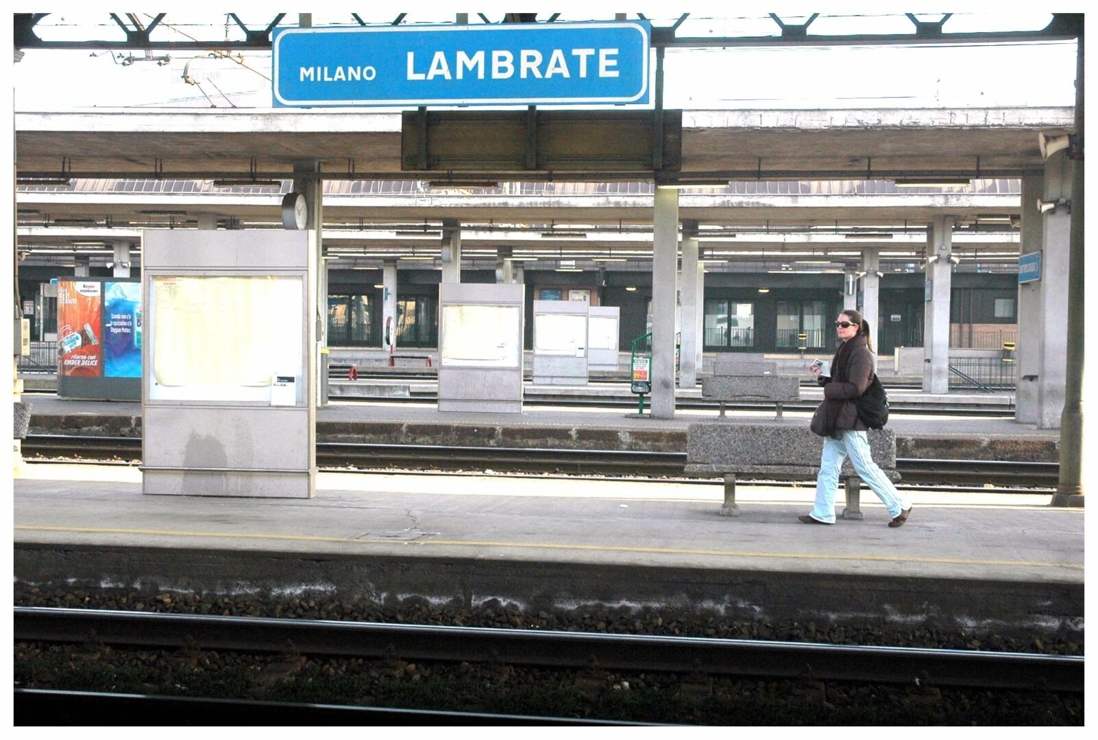 Poliziotto accoltellato alla stazione di Milano Lambrate, è grave