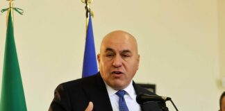 Crosetto “Sono schifato da chi scarica Toti”