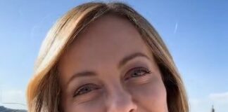 Meloni “Buona festa a tutte le mamme, sono insostituibili”