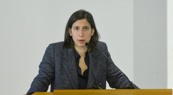 Schlein “Toti non resti un minuto di più. La politica alzi la guardia”