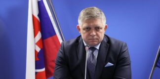 هجوم على رئيس وزراء سلوفاكيا يهدد حياته بالخطر