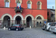 Sesso in cambio di aiuti economici, arrestato funzionario comunale di Campagnano