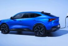 Renault Rafale in versione E-Tech 4×4 da 300 cv