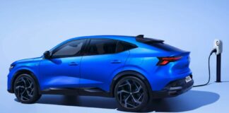 Renault Rafale in versione E-Tech 4×4 da 300 cv