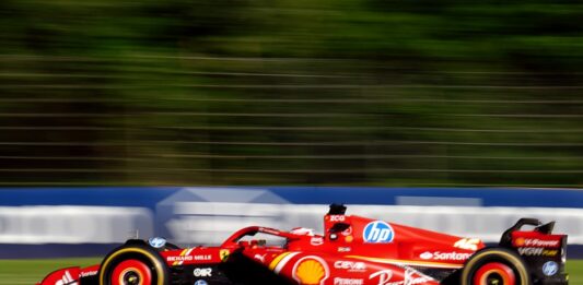 Fa tappa a Bologna il tour di UniCredit che porta la Ferrari SF-24 in giro per l’Italia