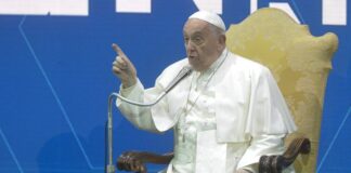 Papa “Il futuro non è solo dei leader ma nelle mani dei popoli”