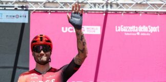 Ganna vince la crono a Desenzano, Pogacar resta in maglia rosa