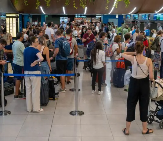 Parlamento e Consiglio europeo hanno raggiunto un accordo sui diritti dei passeggeri aerei: maggiori tutele per i viaggiatori