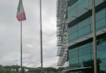 Roma, attivisti ambientalisti imbrattano entrata Ministero della Salute