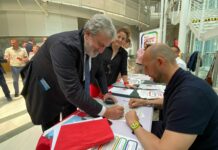 Emiliano firma i quattro referendum sul lavoro della Cgil