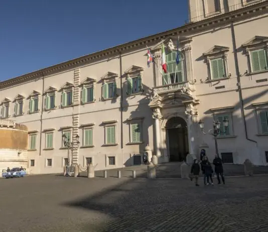 Una giovane ragazza marocchina e genovese nominata Alfiere della Repubblica, Salis: “Congratulazioni”