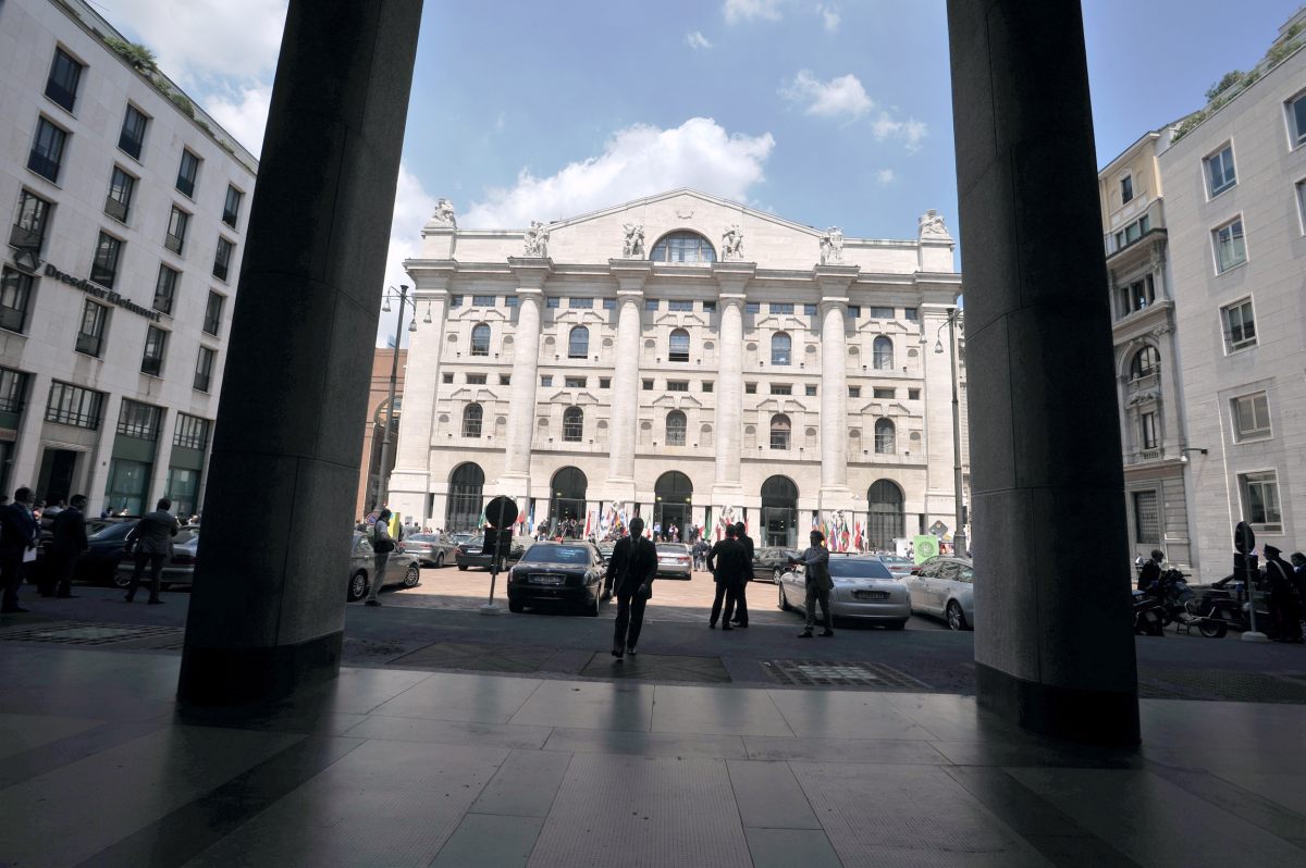 Piazza Affari apre in calo, Ftse Mib -0,23%