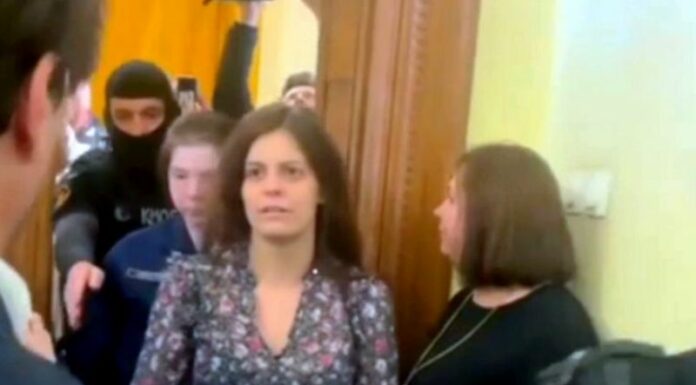 Ilaria Salis ha lasciato il carcere per i domiciliari