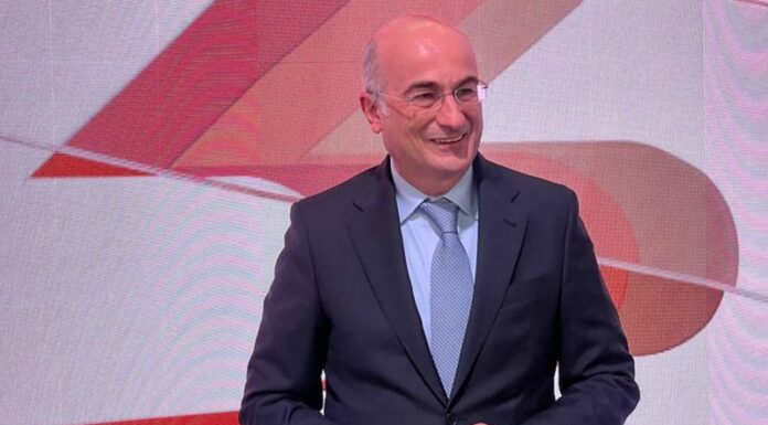 Nuovo studio e sigla per il Tg2