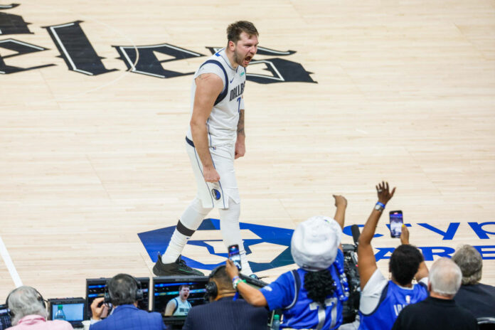 (SP)U.S.-LOS ANGELES-BASKETBALL-NBA-PLAYOFFS-CLIPPERS VS MAVERICKS