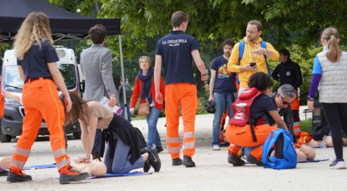 Croce Viola insegna il primo soccorso nei parchi milanesi