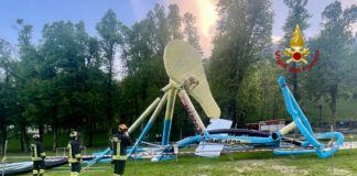 Crollata bici gigante creata per il Giro a Oropa, due feriti lievi