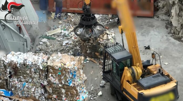 Traffico illecito di rifiuti e corruzione, 12 arresti in Campania