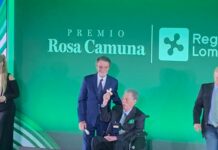 Lombardia, Umberto Bossi riceve il premio Rosa Camuna