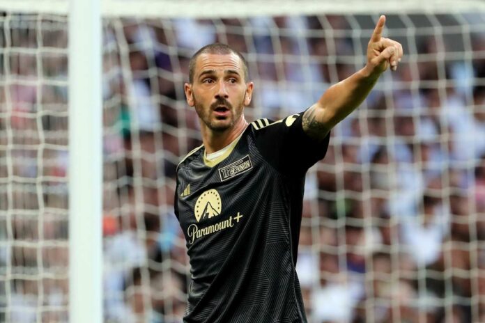 Leonardo Bonucci zeigend, gestikulierend / Aktion / Oberkˆrper / / Fuflball Fussball / UEFA Champions League UCL Herren /