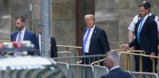 ترامب يندد بمحاكمة غير عادلة