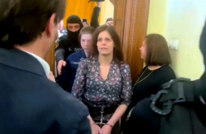 BUDAPEST - Ilaria Salis a processo a Budapest, ancora in catene