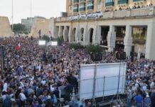 Malta, manifestanti gridano “Mafia, mafia” contro parlamentari