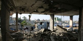 إسرائيل تطلب من الفلسطينيين إخلاء أحياء شرق رفح