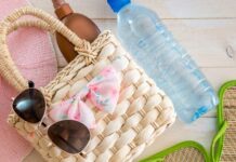 Cosmetici che dovrebbero essere nel beauty case nell’estate 2024 occhiali da sole acqua ciabattine