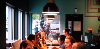 Quali sono i piaceri che si concedono gli italiani socializzazione