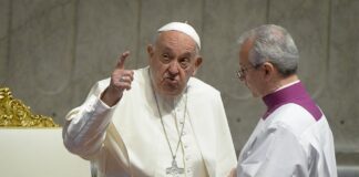 Papa “Democratica è quella società in cui c’è davvero posto per tutti”