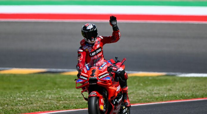 Bagnaia vince la Sprint del Mugello su Marquez, fuori Martin